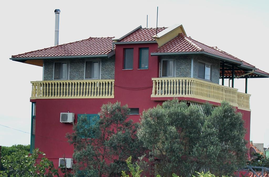 H And H Guesthouse Velipojë Dış mekan fotoğraf