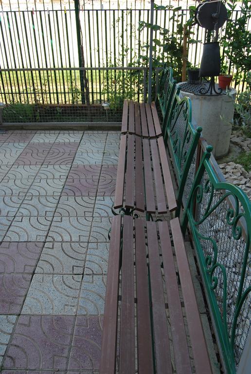 H And H Guesthouse Velipojë Dış mekan fotoğraf